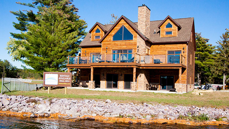 Waterfront retreat log cabin next to the lake